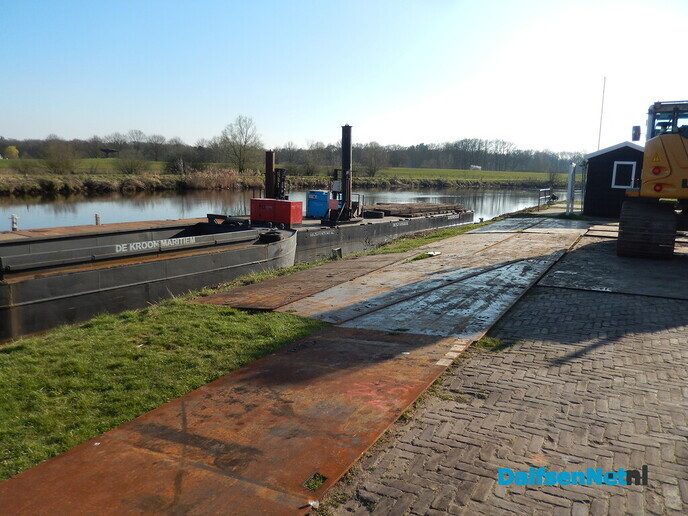 Werk aan de kade, Vecht of haven - Foto: Willy