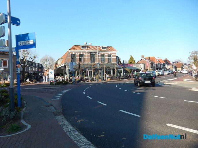 Volop genieten van het voorjaarsweer niet alleen op de Vechtkade - Foto: Willy