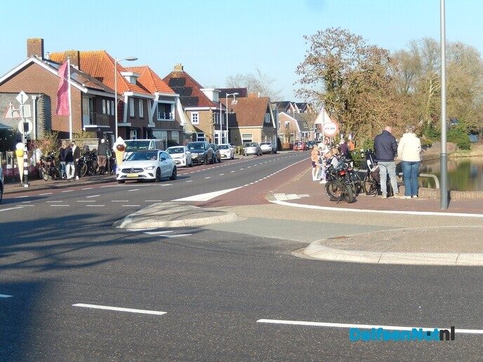 Volop genieten van het voorjaarsweer niet alleen op de Vechtkade - Foto: Willy