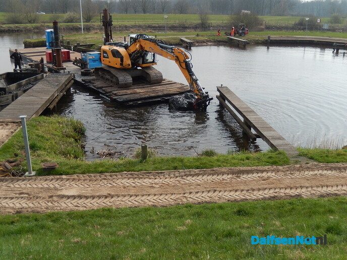 o.a. Baggeren van de haven en meer - Foto: Willy
