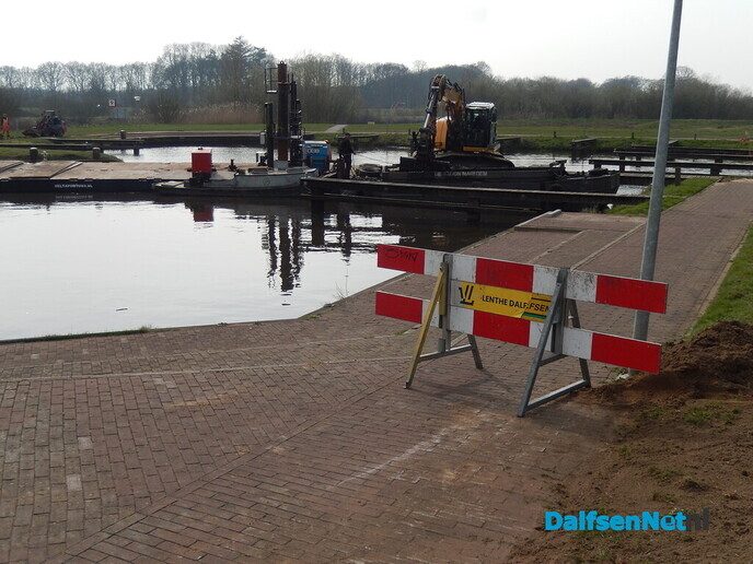 o.a. Baggeren van de haven en meer - Foto: Willy