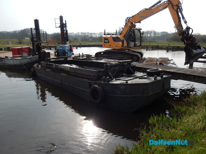 o.a. Baggeren van de haven en meer - Foto: Willy