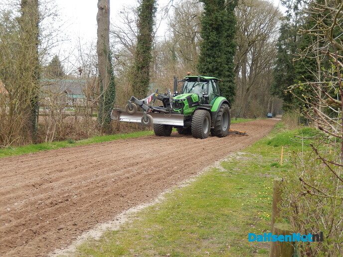 Zandwegen krijgen weer grote beurt - Foto: Willy