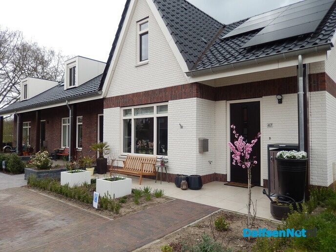 Even de prachtige huizen in de nieuwe wijk van Wijthmen bewonderen - Foto: Willy