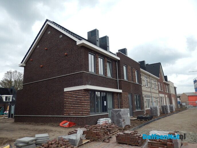 Even de prachtige huizen in de nieuwe wijk van Wijthmen bewonderen - Foto: Willy