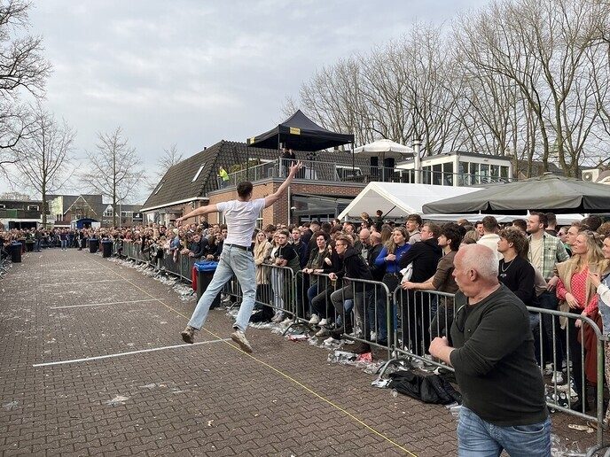 Maximaal aantal deelnemers bij eiergooien in Nieuwleusen - Foto: Ingezonden foto