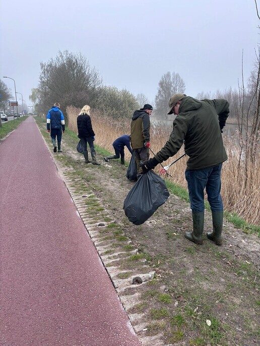 Tijdens de Landelijke Opschoondag is de Bellingeweer flink onder handen genomen. - Foto: Eigen geleverde foto