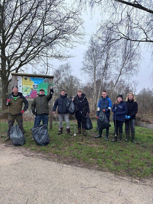 Tijdens de Landelijke Opschoondag is de Bellingeweer flink onder handen genomen. - Foto: Eigen geleverde foto