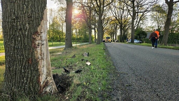 Ernstig verkeersongeval  Weerdhuisweg - Foto: Niels Jansen