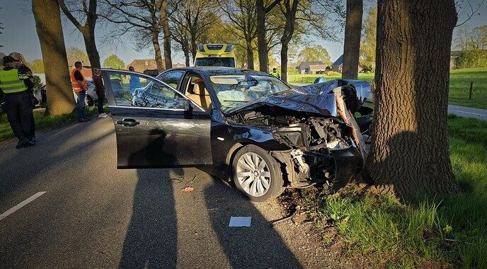Ernstig verkeersongeval  Weerdhuisweg - Foto: Niels Jansen