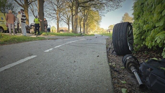 Ernstig verkeersongeval  Weerdhuisweg - Foto: Niels Jansen