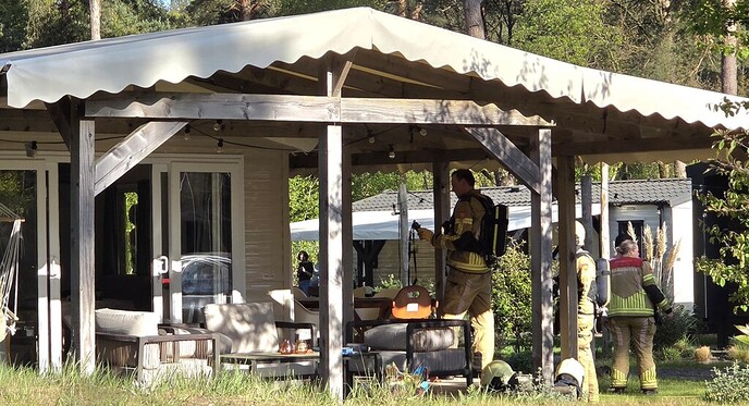 Brand bij chalet op camping Krieghuusbelten - Foto: Niels Jansen