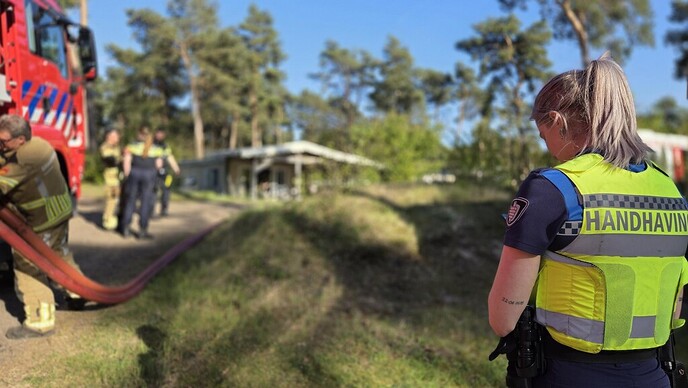 Brand bij chalet op camping Krieghuusbelten - Foto: Niels Jansen