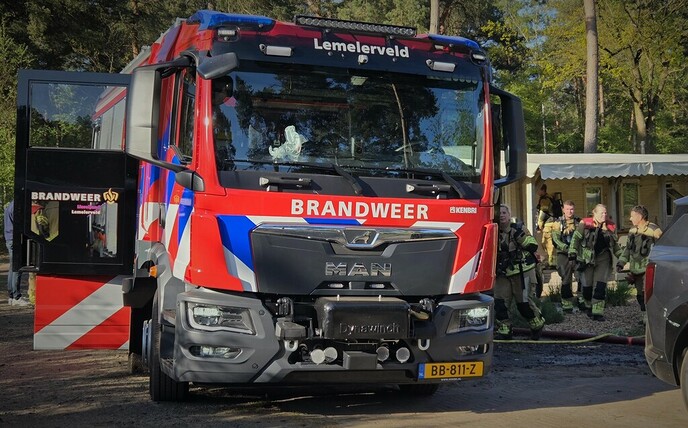 Brand bij chalet op camping Krieghuusbelten - Foto: Niels Jansen