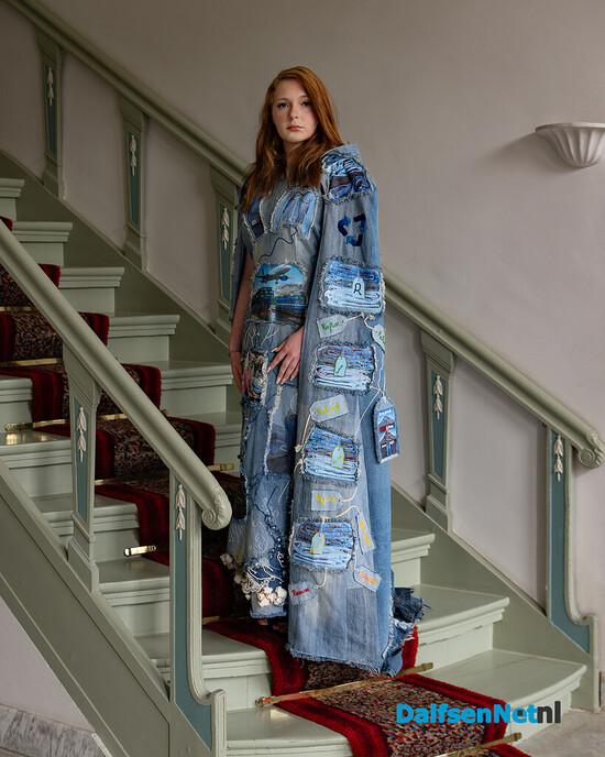 Draagbare denim jurk zet aan tot nadenken over Fast Fashion - Foto: Ingezonden foto