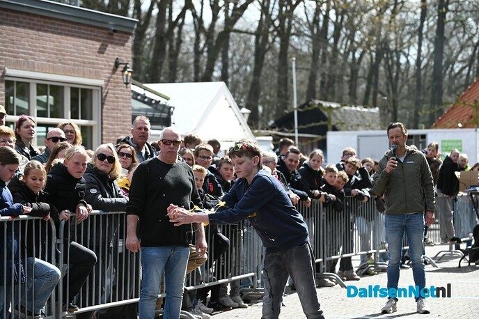 Eiergooien bij Partycentrum ’t Witte Peerd in Nieuwleusen - Foto: Johan Bokma