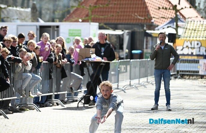 Eiergooien bij Partycentrum ’t Witte Peerd in Nieuwleusen - Foto: Johan Bokma