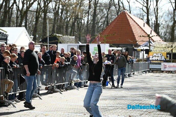 Eiergooien bij Partycentrum ’t Witte Peerd in Nieuwleusen - Foto: Johan Bokma