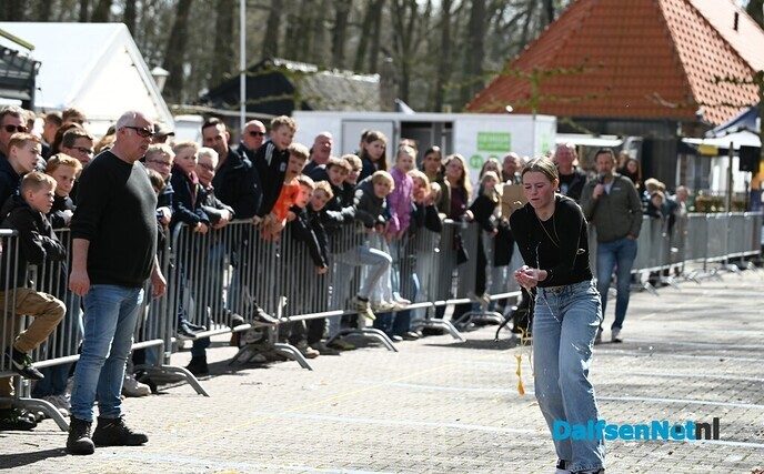 Eiergooien bij Partycentrum ’t Witte Peerd in Nieuwleusen - Foto: Johan Bokma