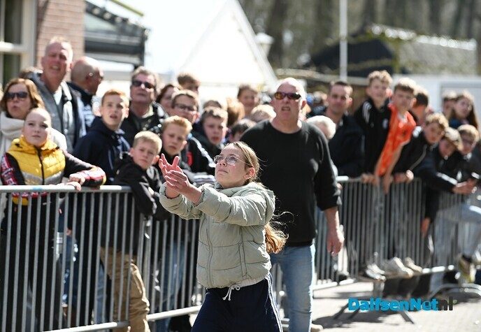 Eiergooien bij Partycentrum ’t Witte Peerd in Nieuwleusen - Foto: Johan Bokma
