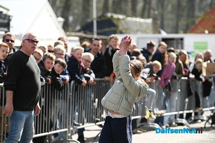 Eiergooien bij Partycentrum ’t Witte Peerd in Nieuwleusen - Foto: Johan Bokma
