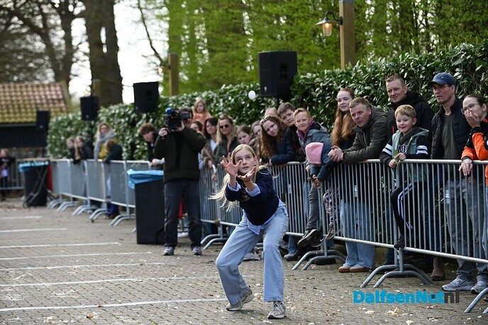 Eiergooien bij Partycentrum ’t Witte Peerd in Nieuwleusen - Foto: Johan Bokma