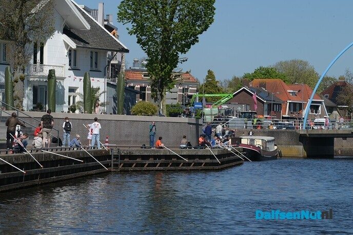 Vlaggenstok viswedstrijd een groot succes - Foto: Johan Bokma