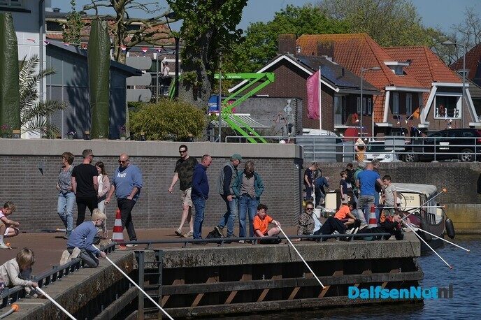 Vlaggenstok viswedstrijd een groot succes - Foto: Johan Bokma