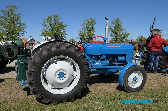 Klassieke voertuigen en veel meer bij de Oranjevereniging Dalfsen - Foto: Johan Bokma