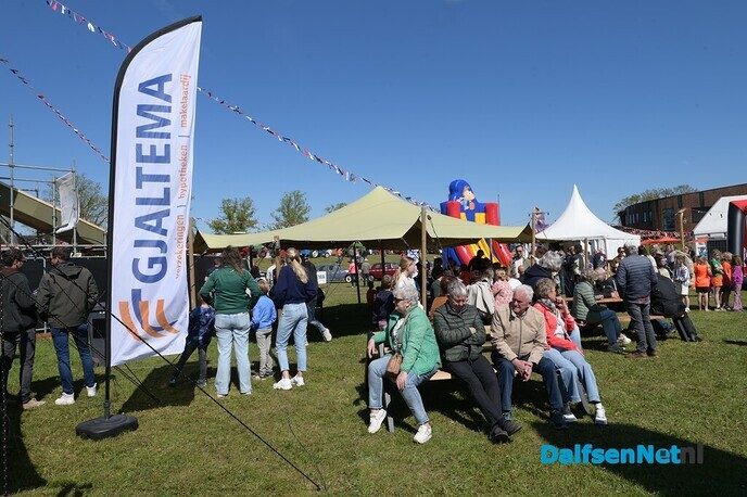 Klassieke voertuigen en veel meer bij de Oranjevereniging Dalfsen - Foto: Johan Bokma