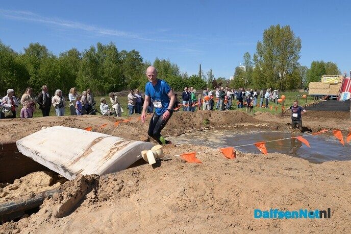 Een sportief spektakel bij de Morrenhof Jansen Dalfser Obstakelloop - Foto: Johan Bokma