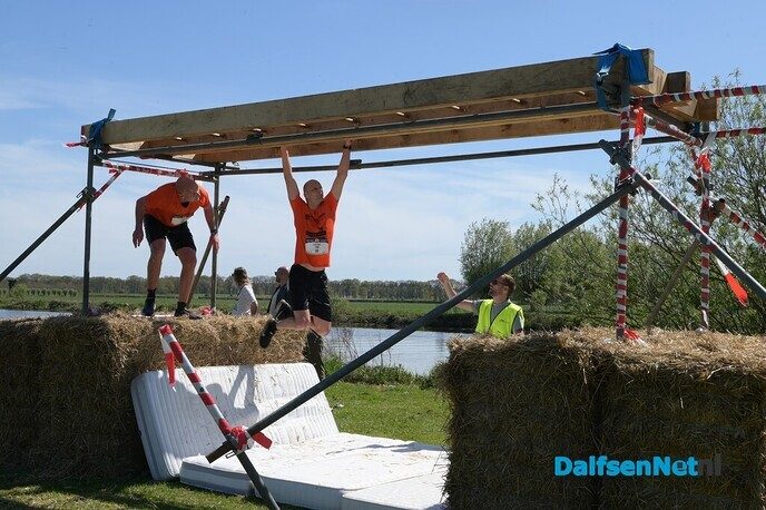 Een sportief spektakel bij de Morrenhof Jansen Dalfser Obstakelloop - Foto: Johan Bokma