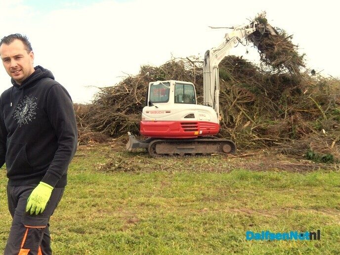 Laatste vracht takken gebracht voor Paasbult Hoonhorst - Foto: Willy