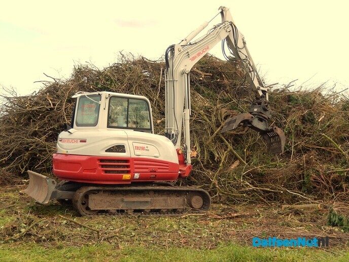 Laatste vracht takken gebracht voor Paasbult Hoonhorst - Foto: Willy