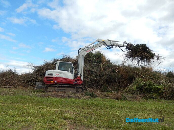 Laatste vracht takken gebracht voor Paasbult Hoonhorst - Foto: Willy