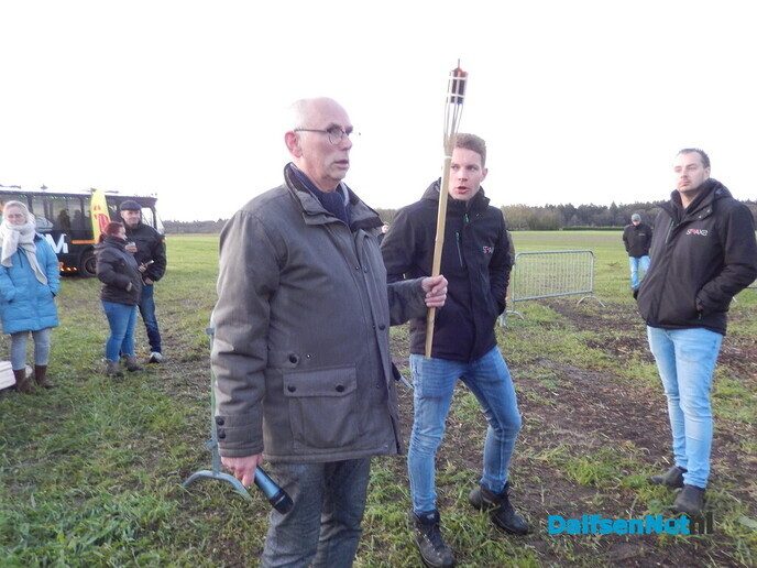 Gezellig Paasvuur trekt veel publiek in Hoonhorst - Foto: Willy