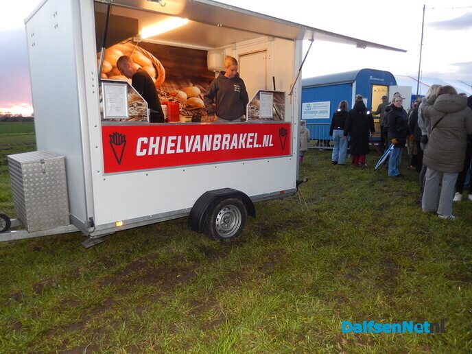 Gezellig Paasvuur trekt veel publiek in Hoonhorst - Foto: Willy