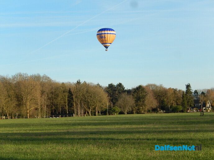 De eerste luchtballon was er weer - Foto: Willy