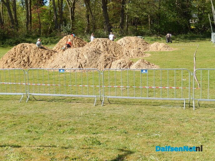 De laatste loodjes in Hoonhorst - Foto: Willy
