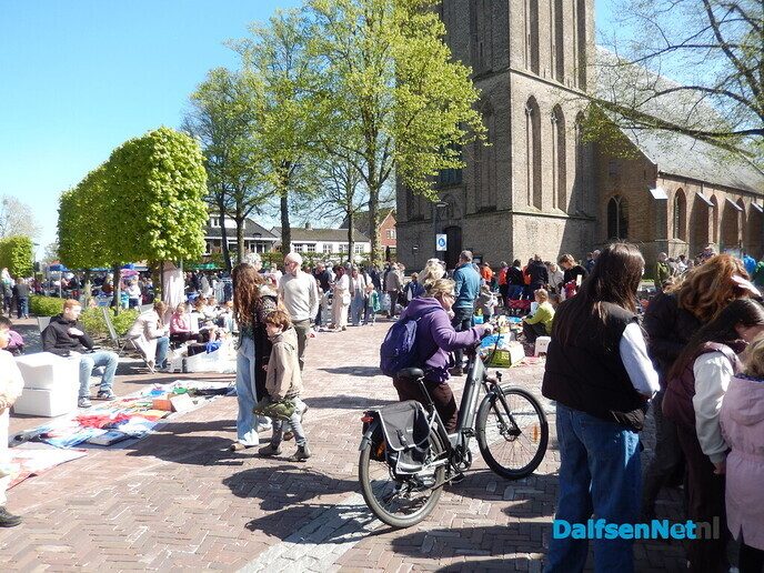 Hema Kleedjesmarkt supergezellig - Foto: Willy