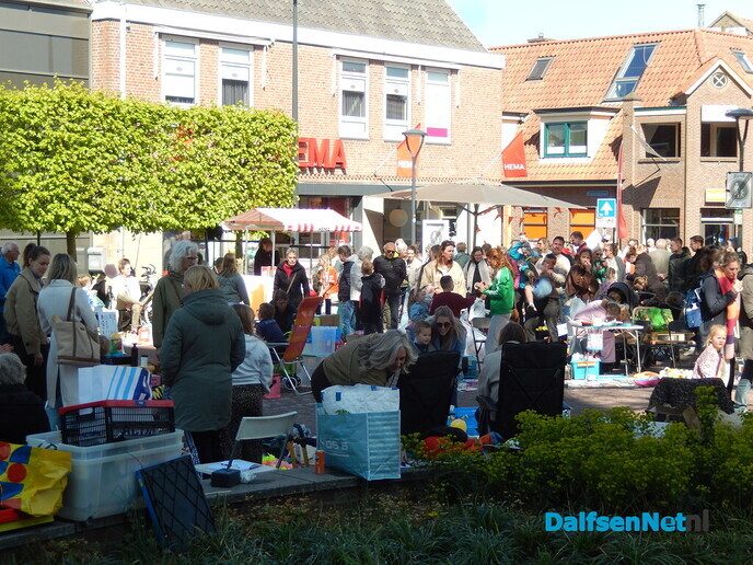 Hema Kleedjesmarkt supergezellig - Foto: Willy