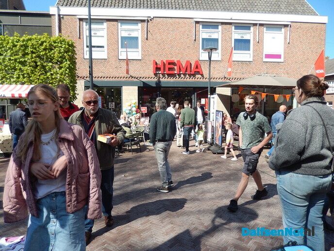 Hema Kleedjesmarkt supergezellig - Foto: Willy