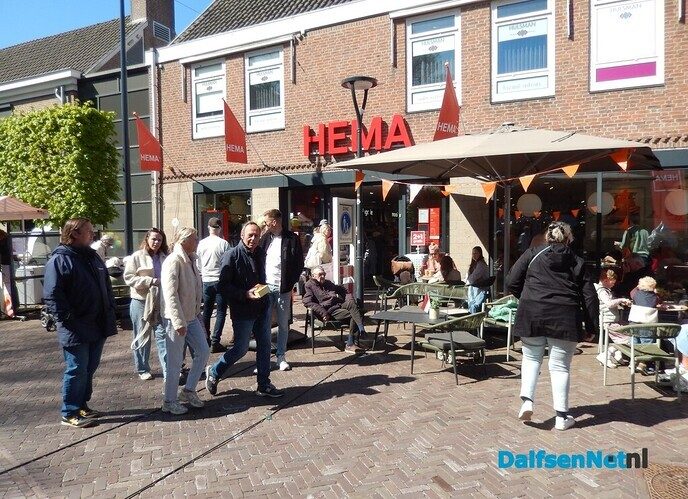 Hema Kleedjesmarkt supergezellig - Foto: Willy