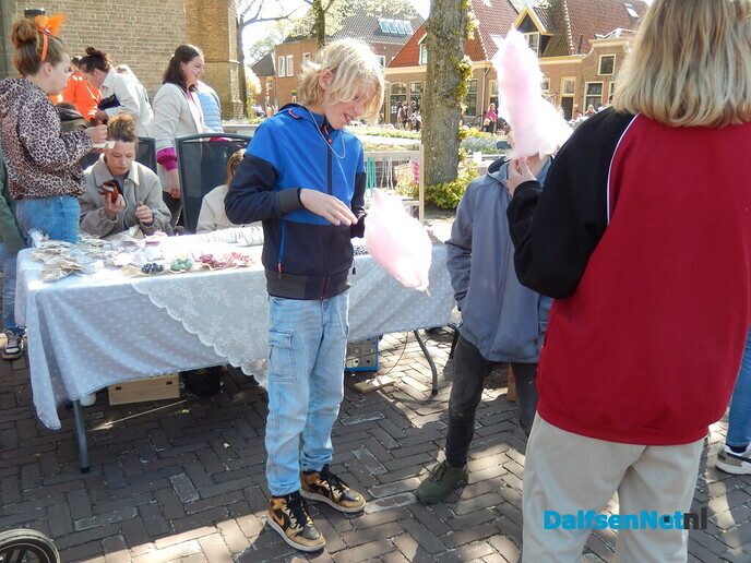 Hema Kleedjesmarkt supergezellig - Foto: Willy