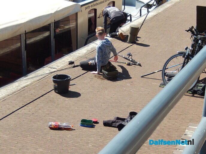 Tussen wal en schip - Foto: Willy