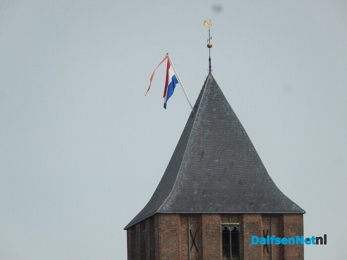 Enorm gezellige drukte op het feestterrein - Foto: Willy