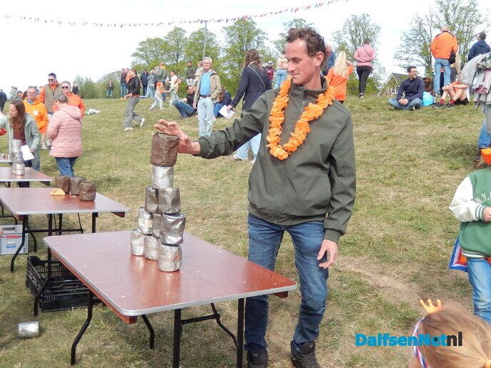 Enorm gezellige drukte op het feestterrein - Foto: Willy