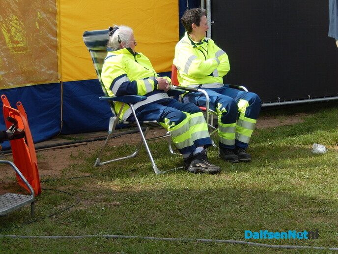 Enorm gezellige drukte op het feestterrein - Foto: Willy