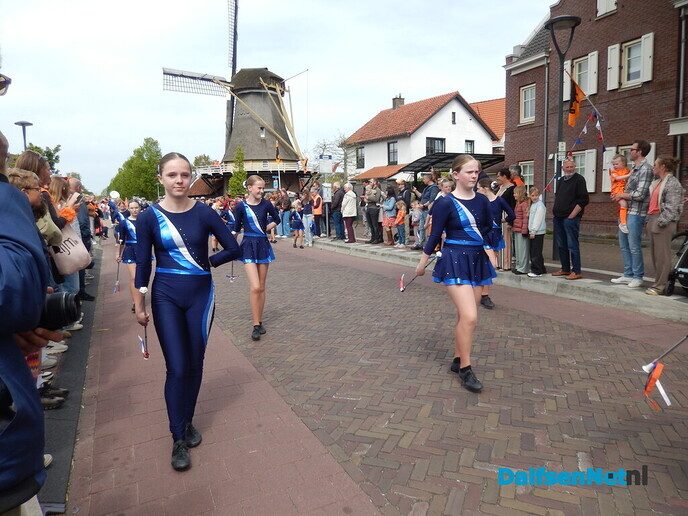 Optocht Dalfsen bijzonder sfeervol - Foto: Willy
