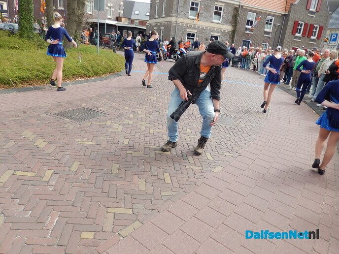 Optocht Dalfsen bijzonder sfeervol - Foto: Willy